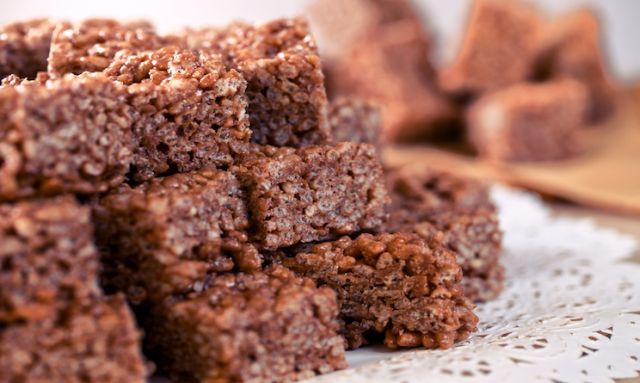 Torta al mars e riso soffiato, ricetta, preparazione e ...