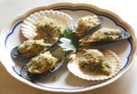 Cozze e canestrelli con mandorle e lime al gr