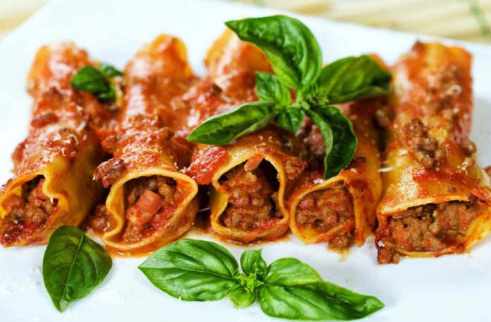 Cannelloni ripieni di carne con ragù senza besciamella