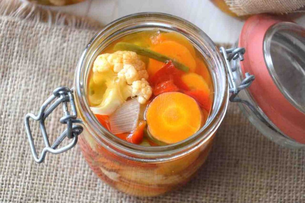 Giardiniera fatta in casa ricetta facilissima ed economica Giardiniera fatta in casa ricetta facilissima ed economica
