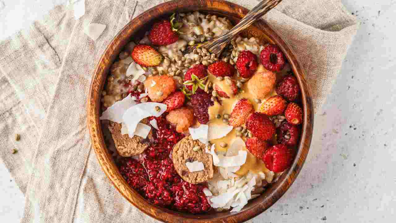 Un po' di cereali in tazza