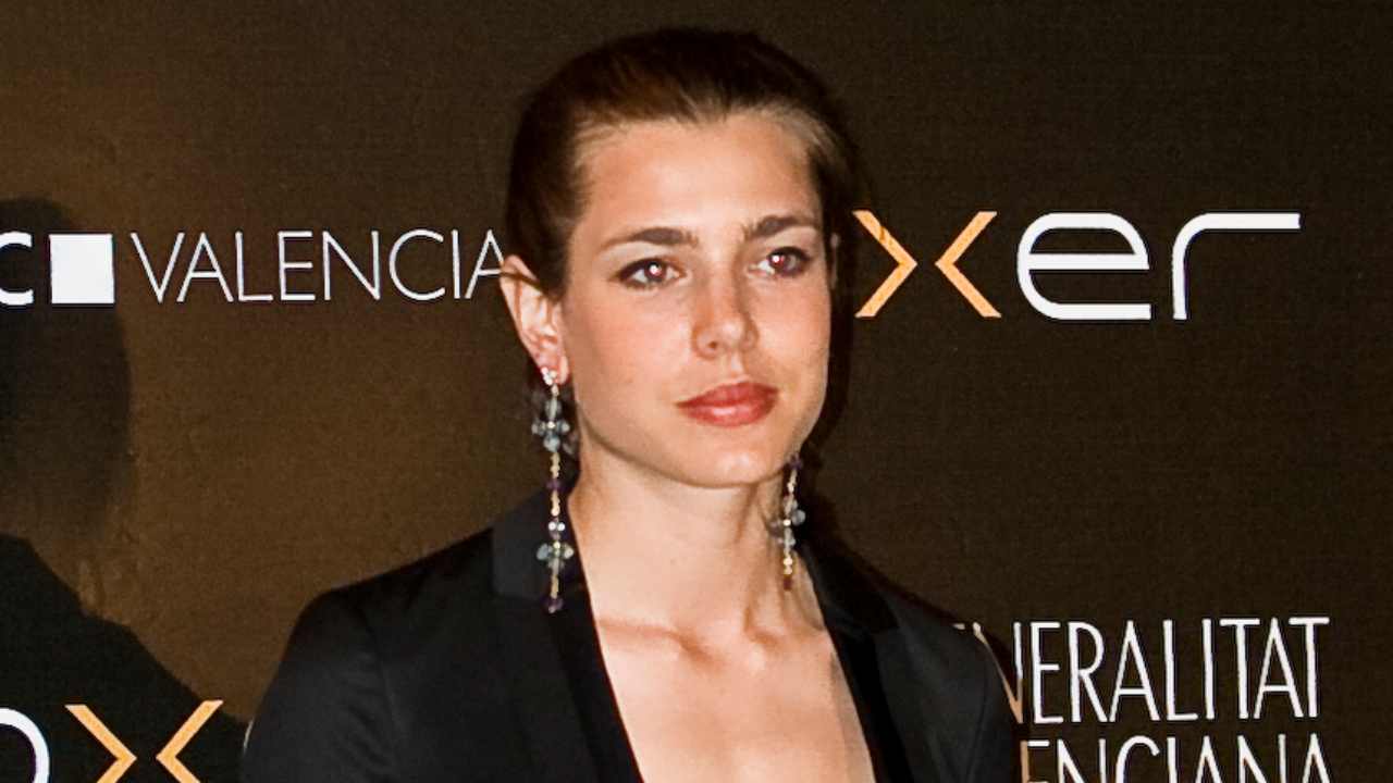 Charlotte Casiraghi in posa