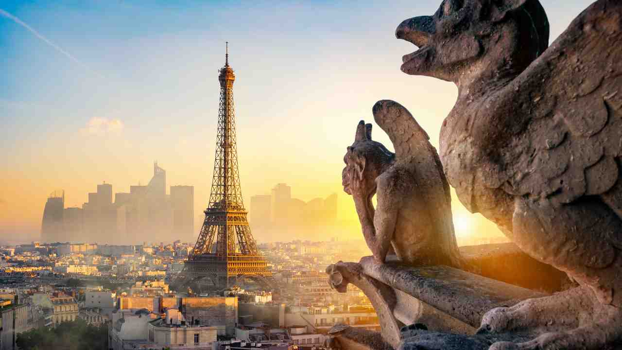 La Torre Eiffel e due chimere
