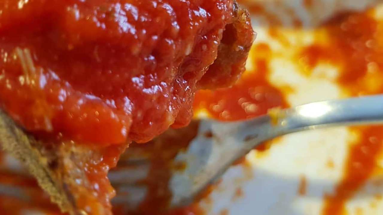 Scarpetta su salsa di pomodoro