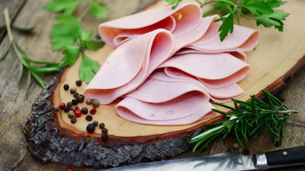Prosciutto cotto, ecco come scegliere il migliore al supermercato