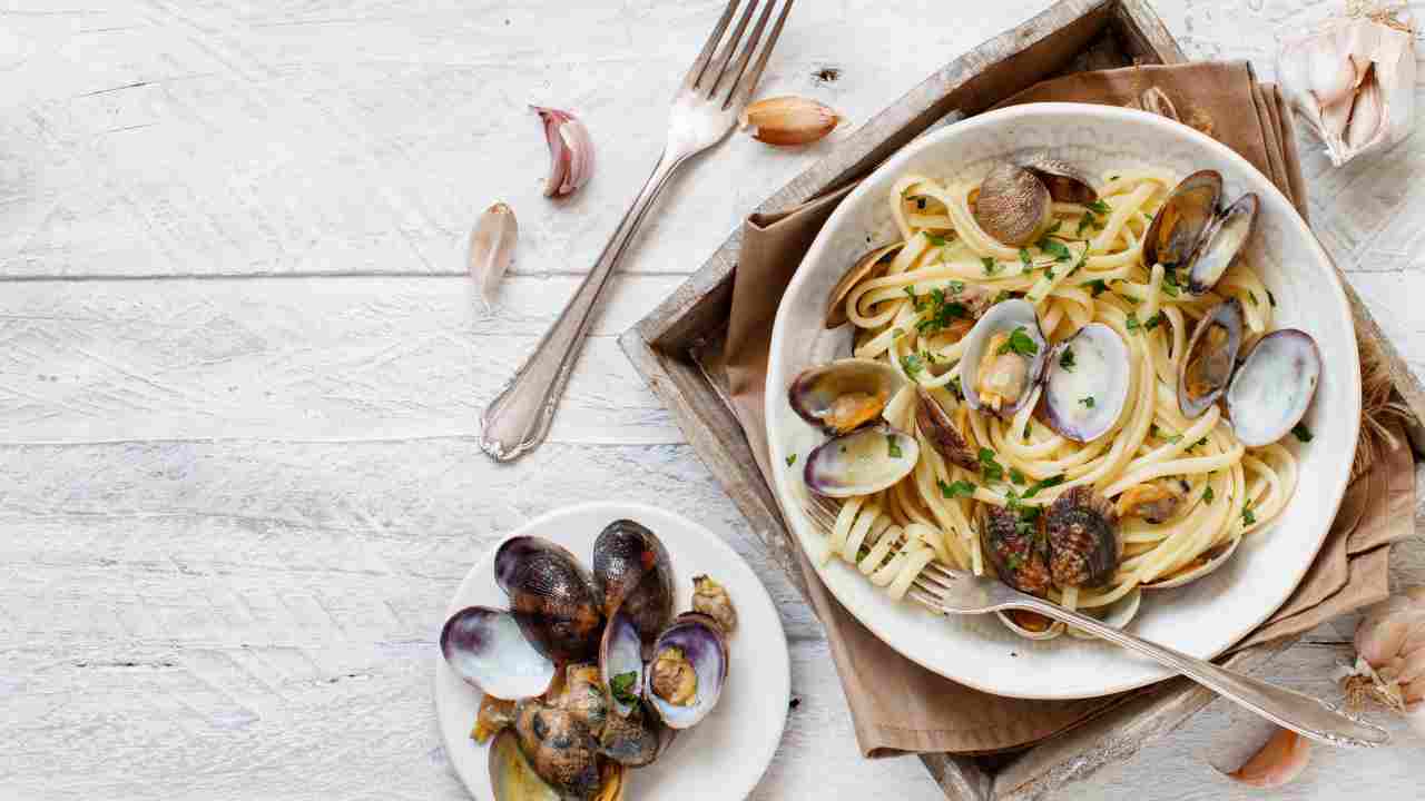 Spaghetti alle vongole a tavola