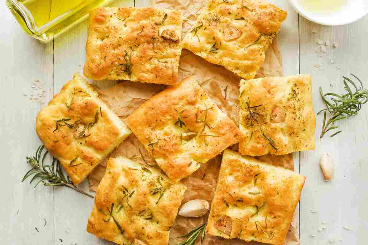 ricetta, focaccia veloce senza impasto