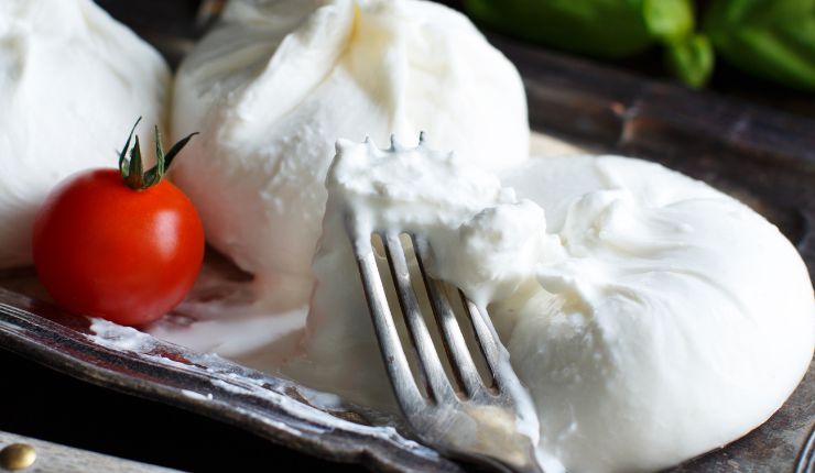 ricetta, tagliatelle con pomodorini e burrata