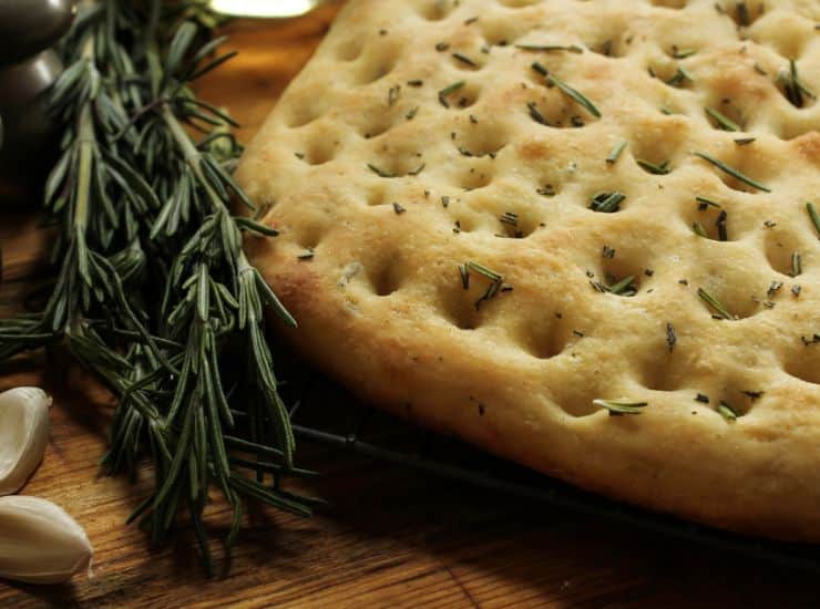 Ricetta, focaccia tutta bolle